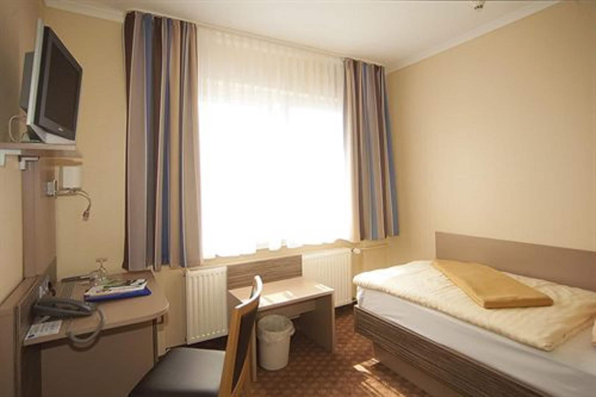 City Hotel Μπρέμερχαφεν Εξωτερικό φωτογραφία