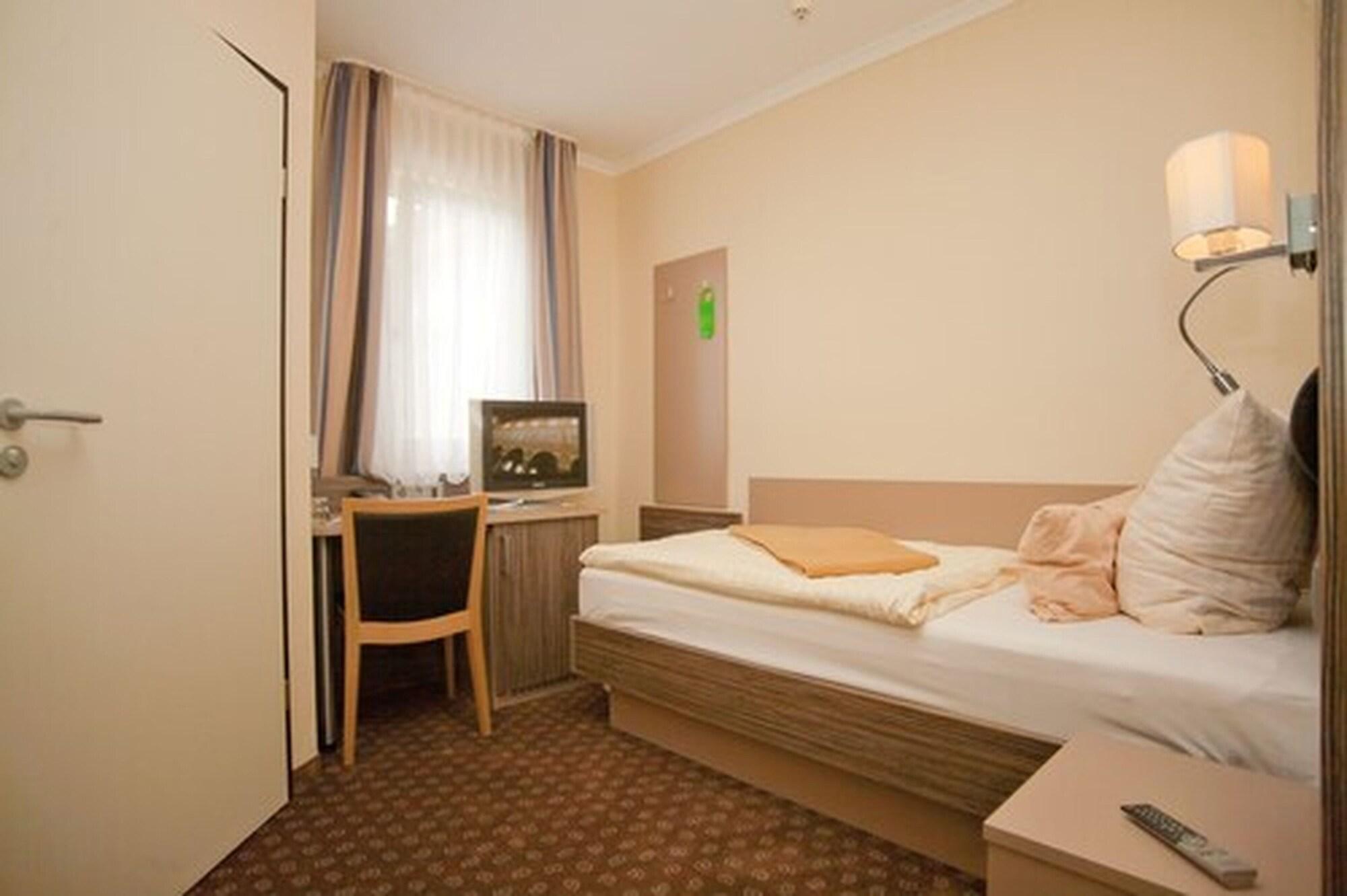 City Hotel Μπρέμερχαφεν Εξωτερικό φωτογραφία