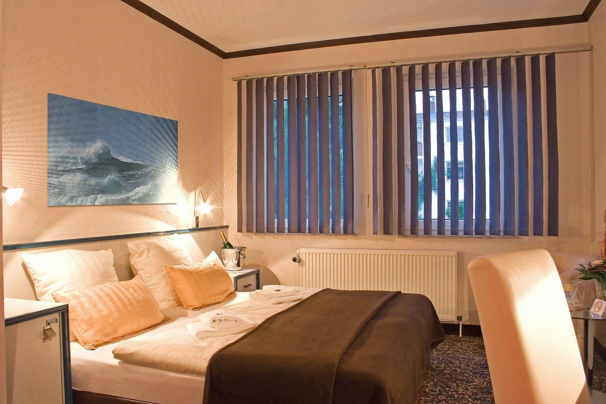 City Hotel Μπρέμερχαφεν Εξωτερικό φωτογραφία