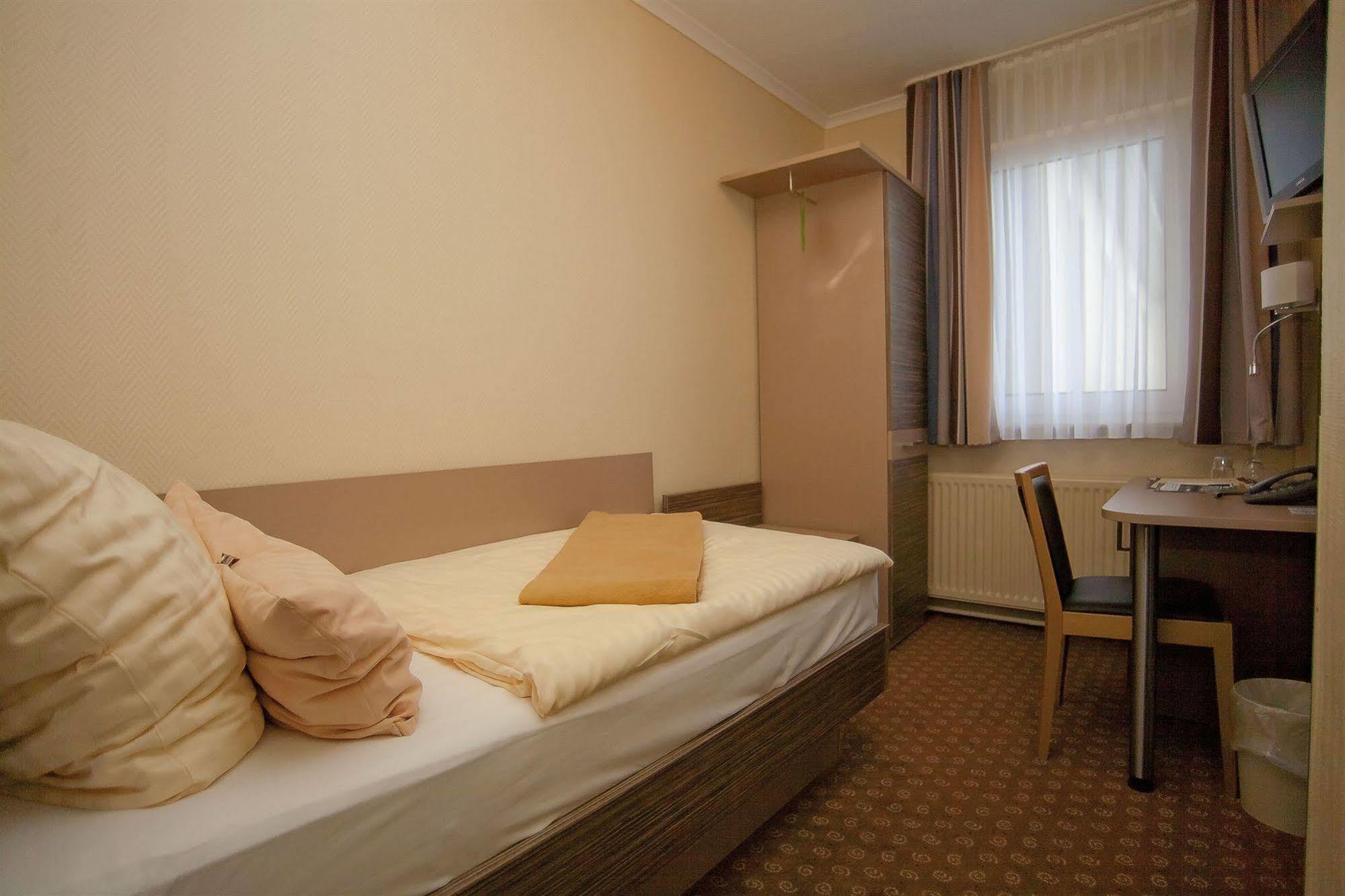 City Hotel Μπρέμερχαφεν Εξωτερικό φωτογραφία