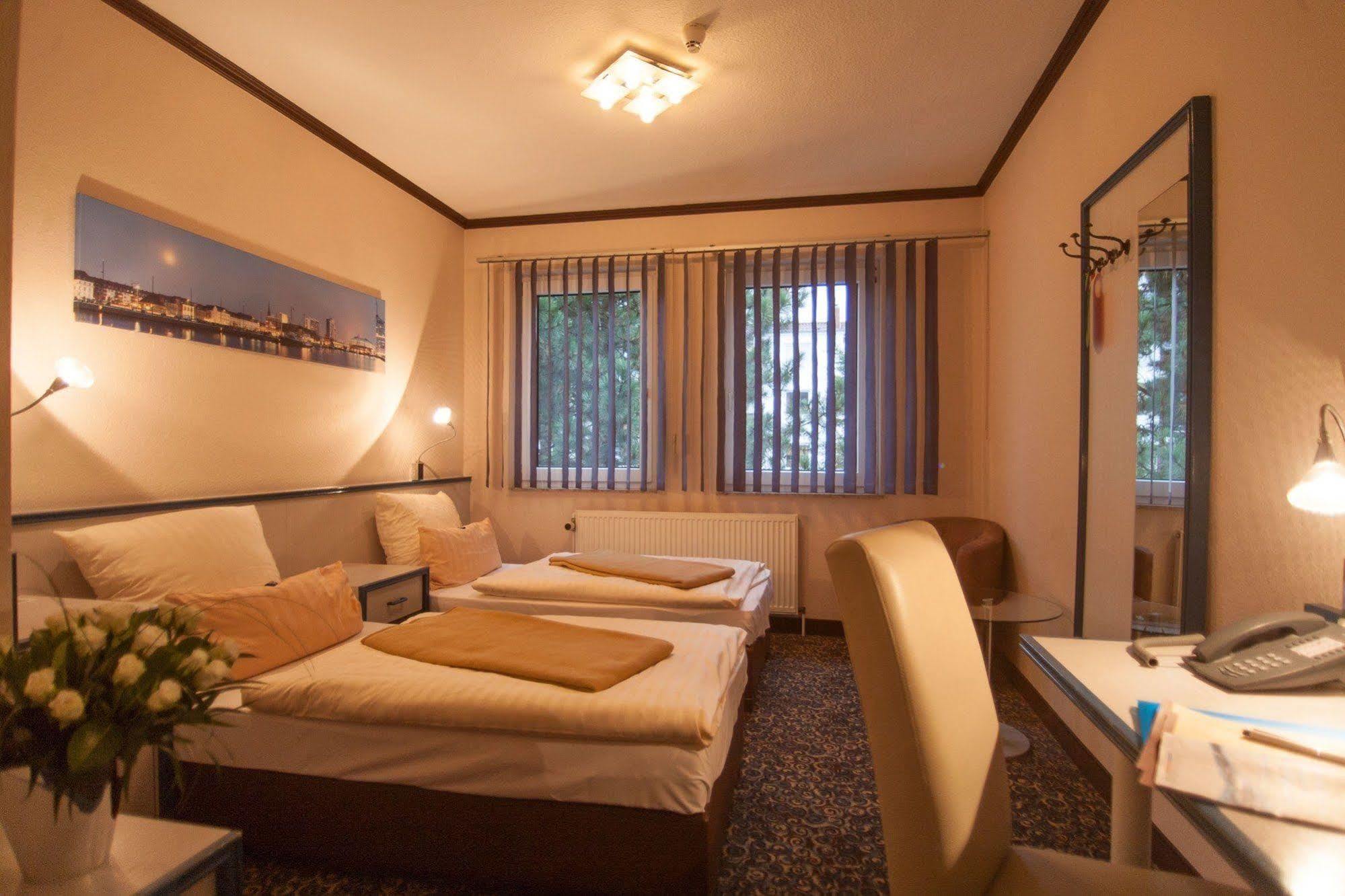 City Hotel Μπρέμερχαφεν Εξωτερικό φωτογραφία