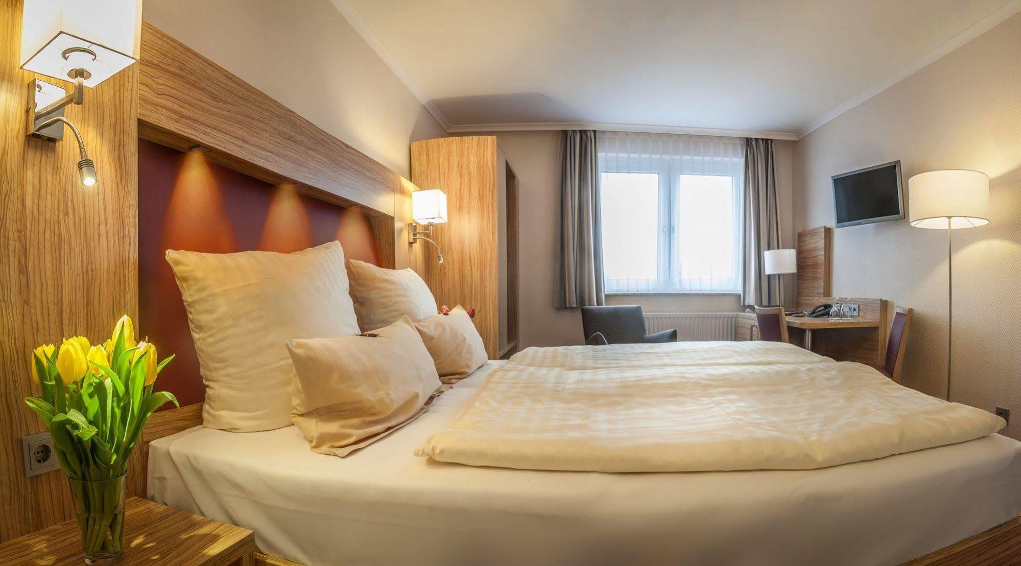 City Hotel Μπρέμερχαφεν Εξωτερικό φωτογραφία